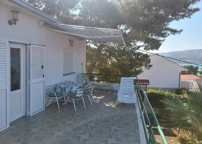 Peaceful & Cozy Rest House, 80M From Beach