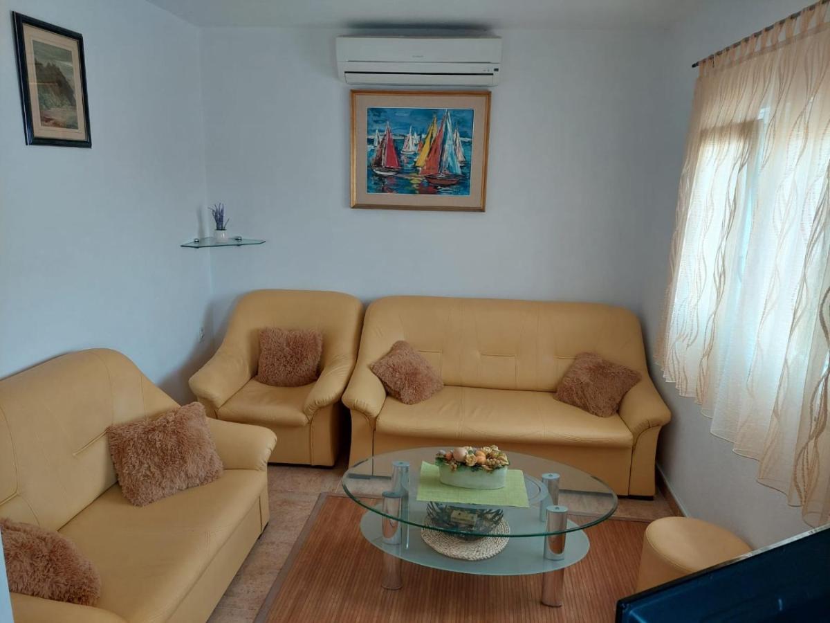 Peaceful & Cozy Rest House, 80m From Holiday home Trogir