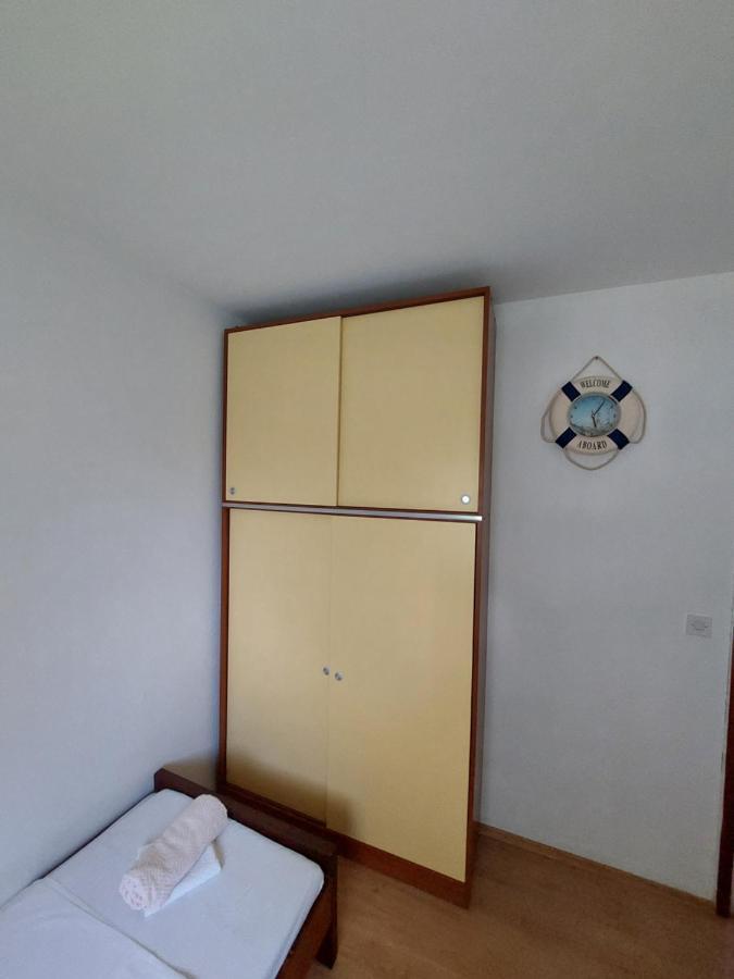Peaceful & Cozy Rest House, 80m From Holiday home Trogir