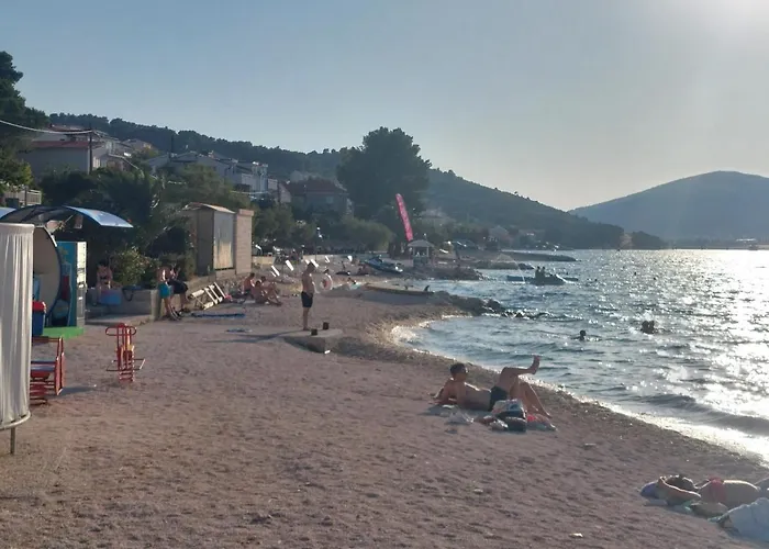 Peaceful & Cozy Rest House, 80M From Beach