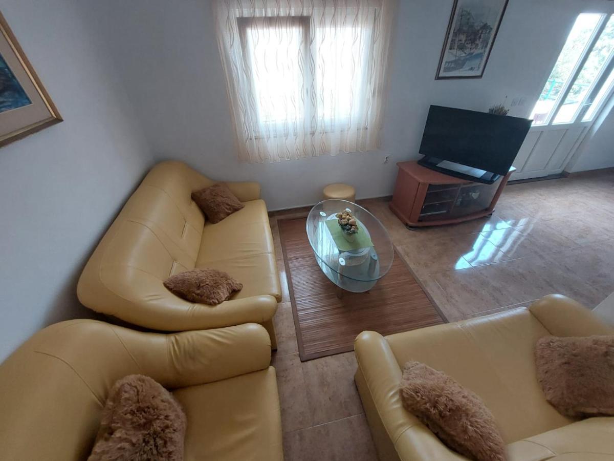 Počitniška hiša Peaceful & Cozy Rest House, 80m From *